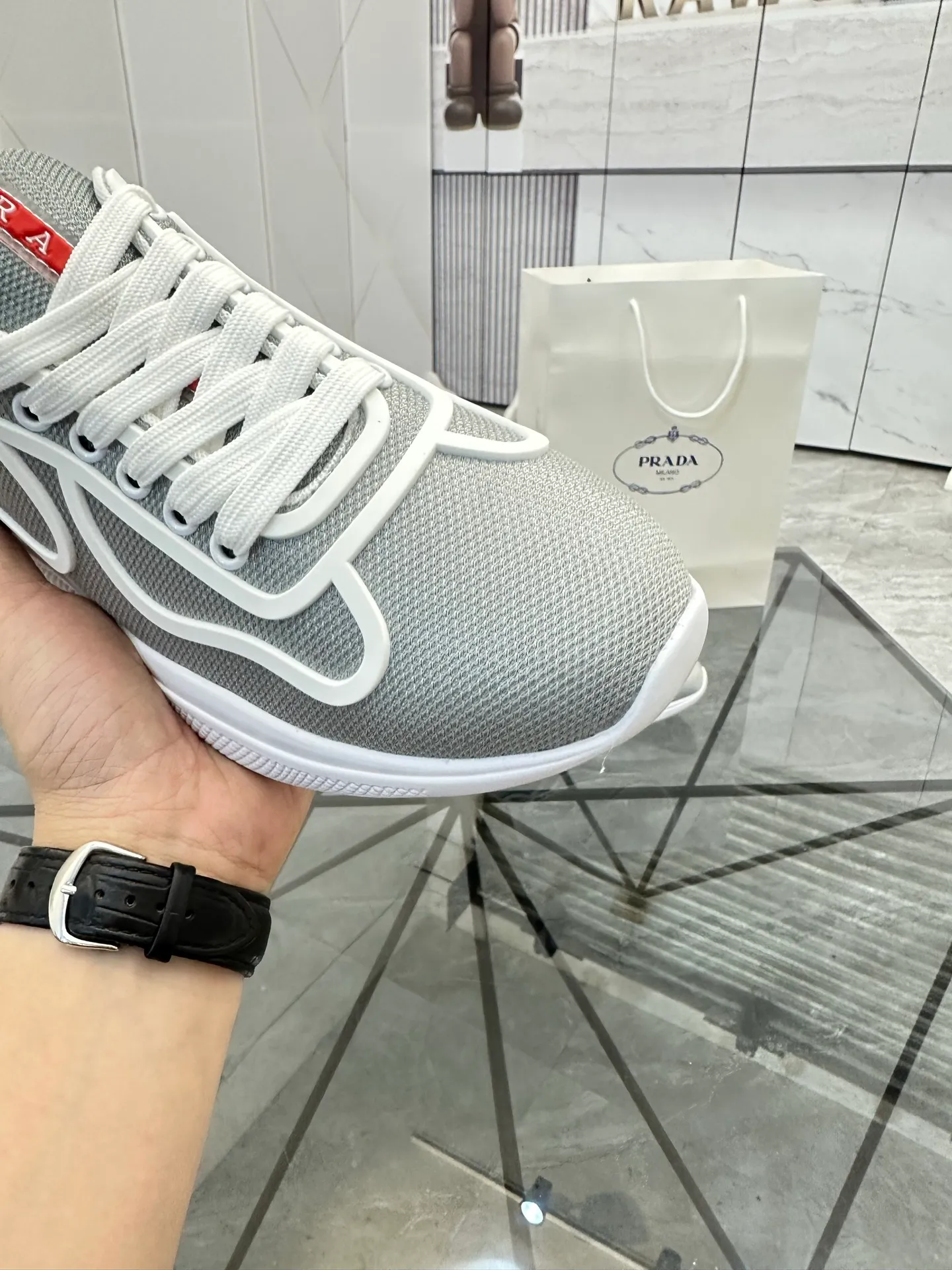 Men's shoes for sale💰: 💰P460¥ High-end top quality Product trademark: Prada * "Prada*" low-top casual shoes Regular size: 38-45 (can be customized to 46) Product materials: imported breathable fly knit upper, breathable lining, cowhide foot pads, original air cushion outsole. No.: 001